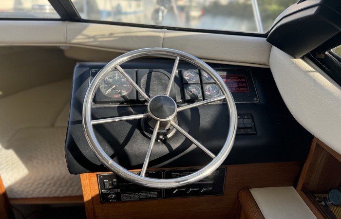Bayliner Cierra 2556. Emivere. Helm pic 3
