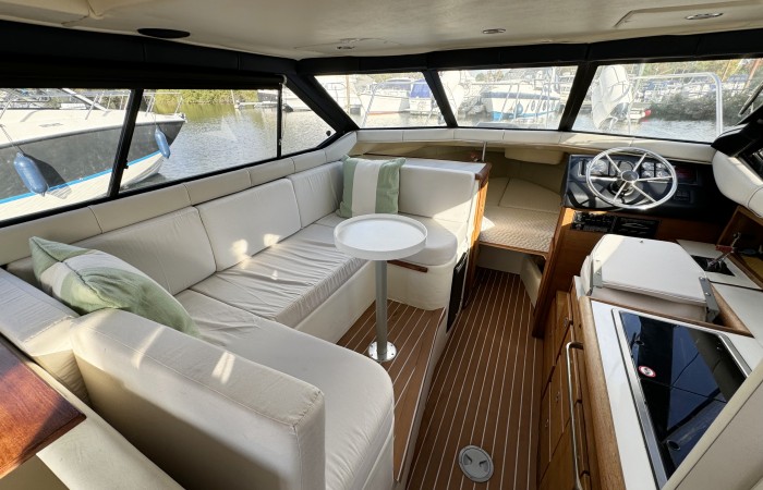 Bayliner Cierra 2556. Emivere. Saloon pic 2