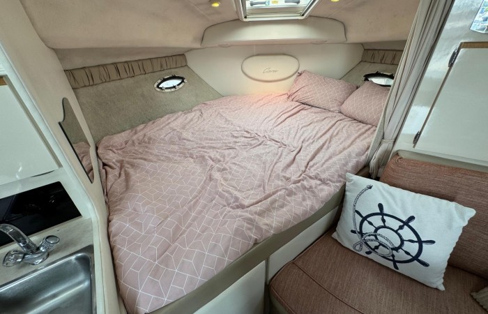 Bayliner 3055 Ciera. Playbuoy FWD Berth