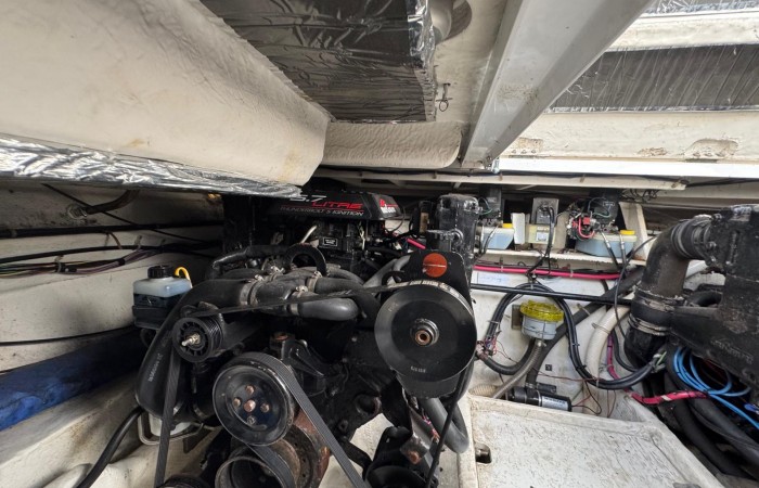 Bayliner 3055 Ciera. Playbuoy Engine Bay pic 3