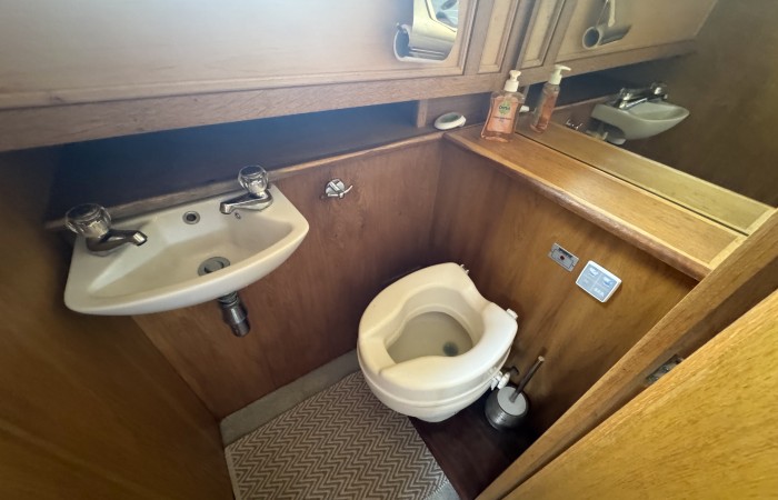Central Craftworks Ltd, Replica Dutch Barge. Aft Cabin E-Suite 