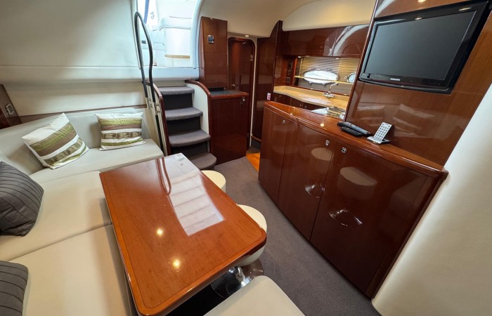 Princess V45 Esperanca. Saloon pic  6