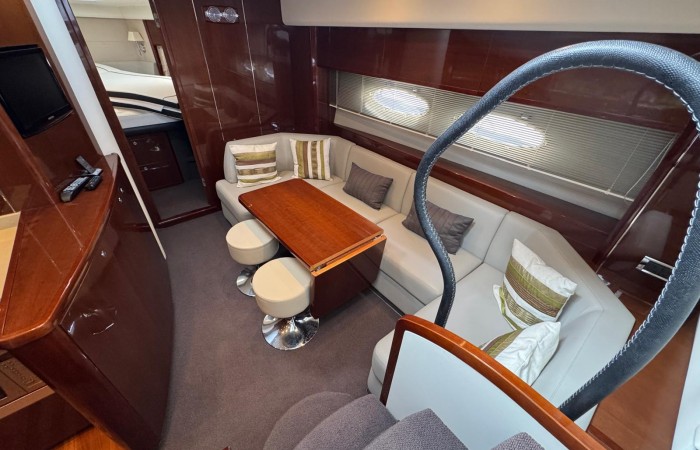 Princess V45 Esperanca. Saloon pic  2