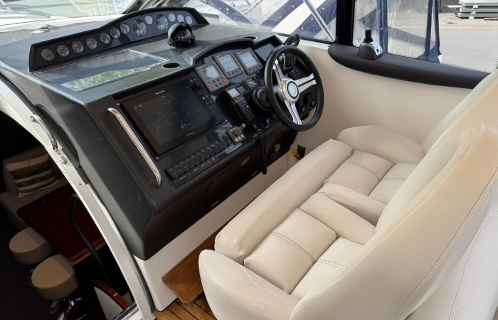 Princess V45 Esperanca. Helm pic 2