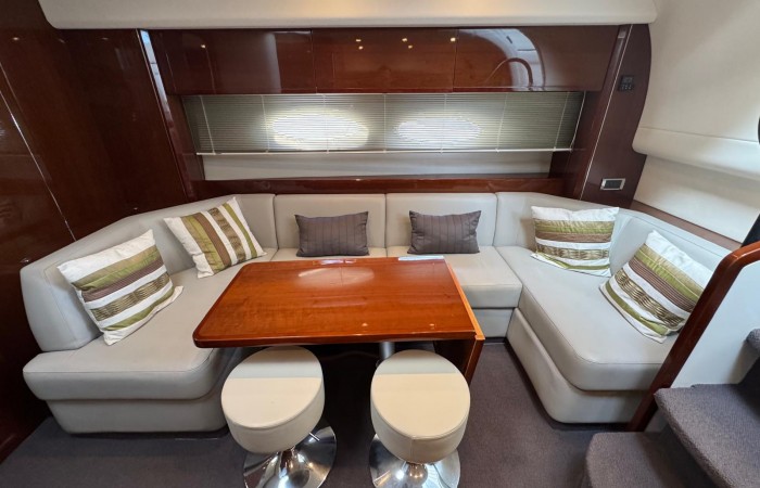 Princess V45 Esperanca. Saloon pic  3