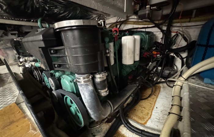 Princess V45 Esperanca. Engine Bay pic 4