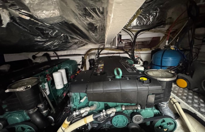 Princess V45 Esperanca. Engine Bay pic 5