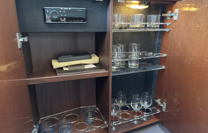 Princess V45 Esperanca. Saloon pic  7