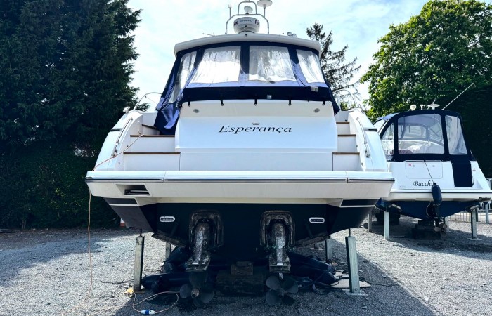 Princess V45 Esperanca. Out of the Water pic 3