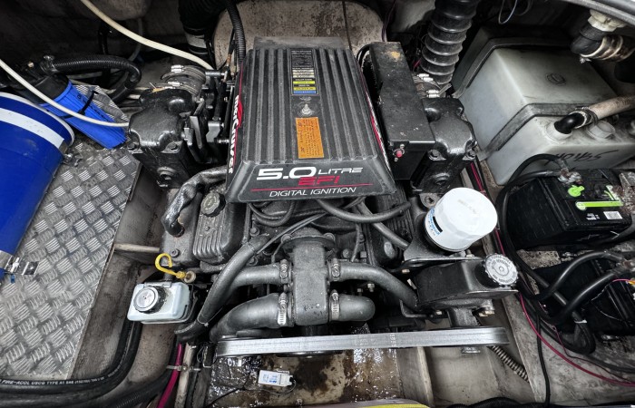 Regal Commodore 242. Lagoona 2 Engine Bay pic 2