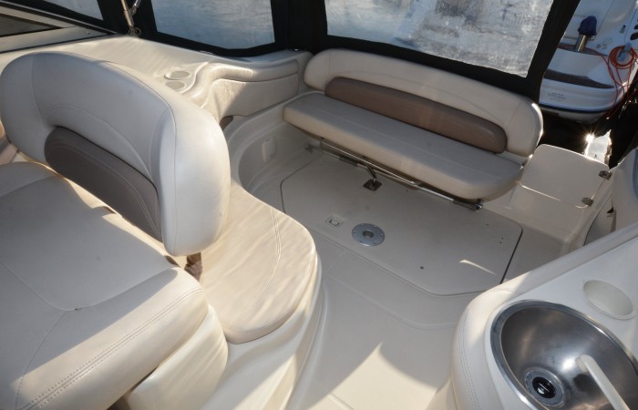 Regal 2460 Kiwi Rose Cockpit 5