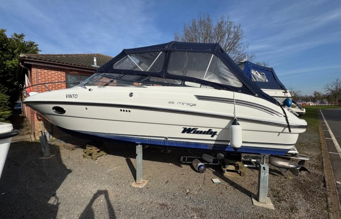 Windy 25 Mirage out of the water pic  3