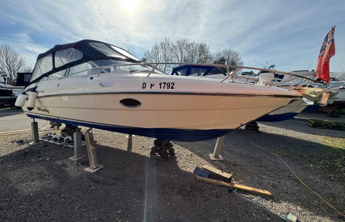 Windy 25 Mirage out of the water pic  4